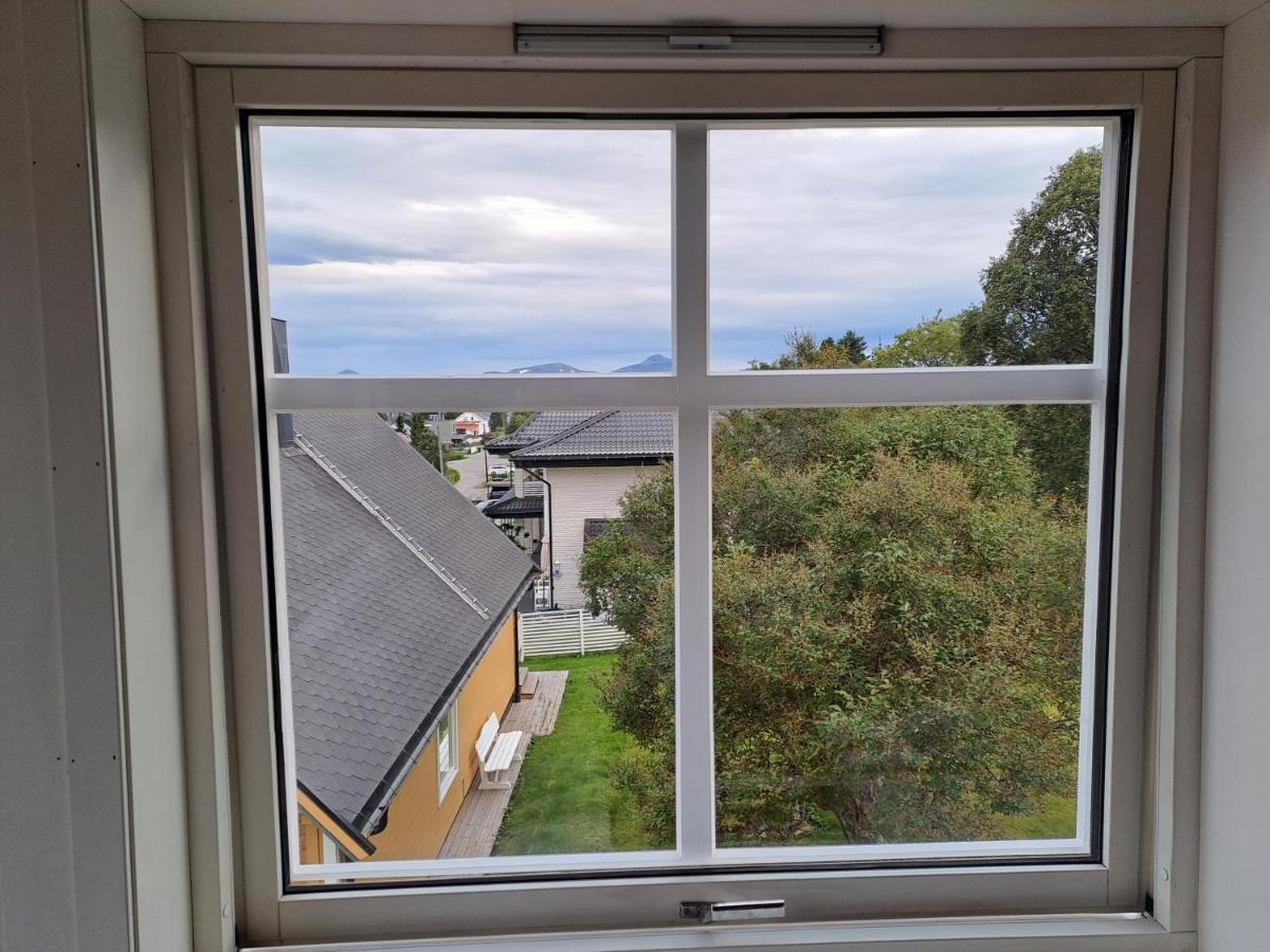 Warm And Cozy Apartment With Panoramic View Above The City Center Tromso Exterior photo