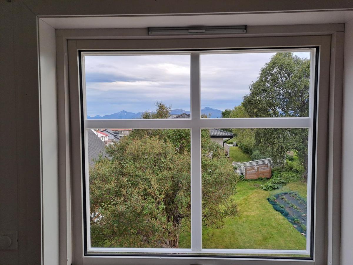 Warm And Cozy Apartment With Panoramic View Above The City Center Tromso Exterior photo